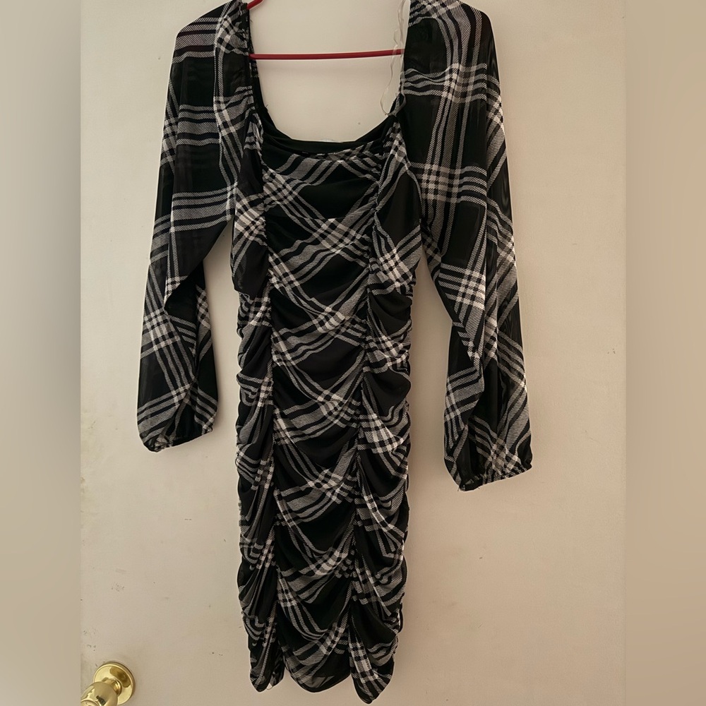 Almost Famous Black and White Plaid Long Sleeve Dress